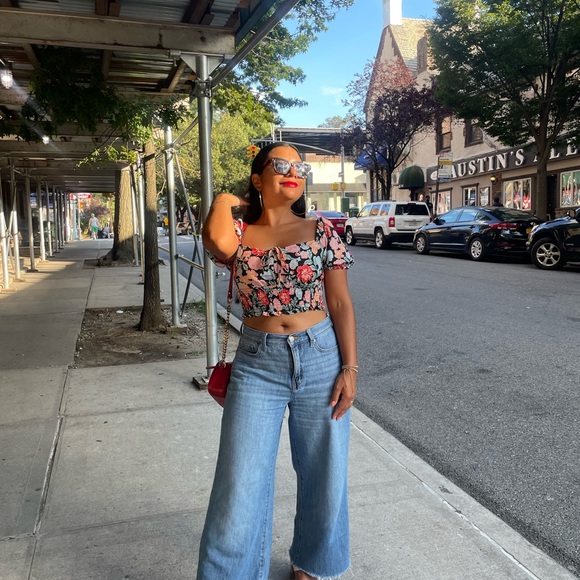 Meet your Posher, Pammy 📸💃🏽🌸🛍 fast 🚢 - Picture 2 of 8